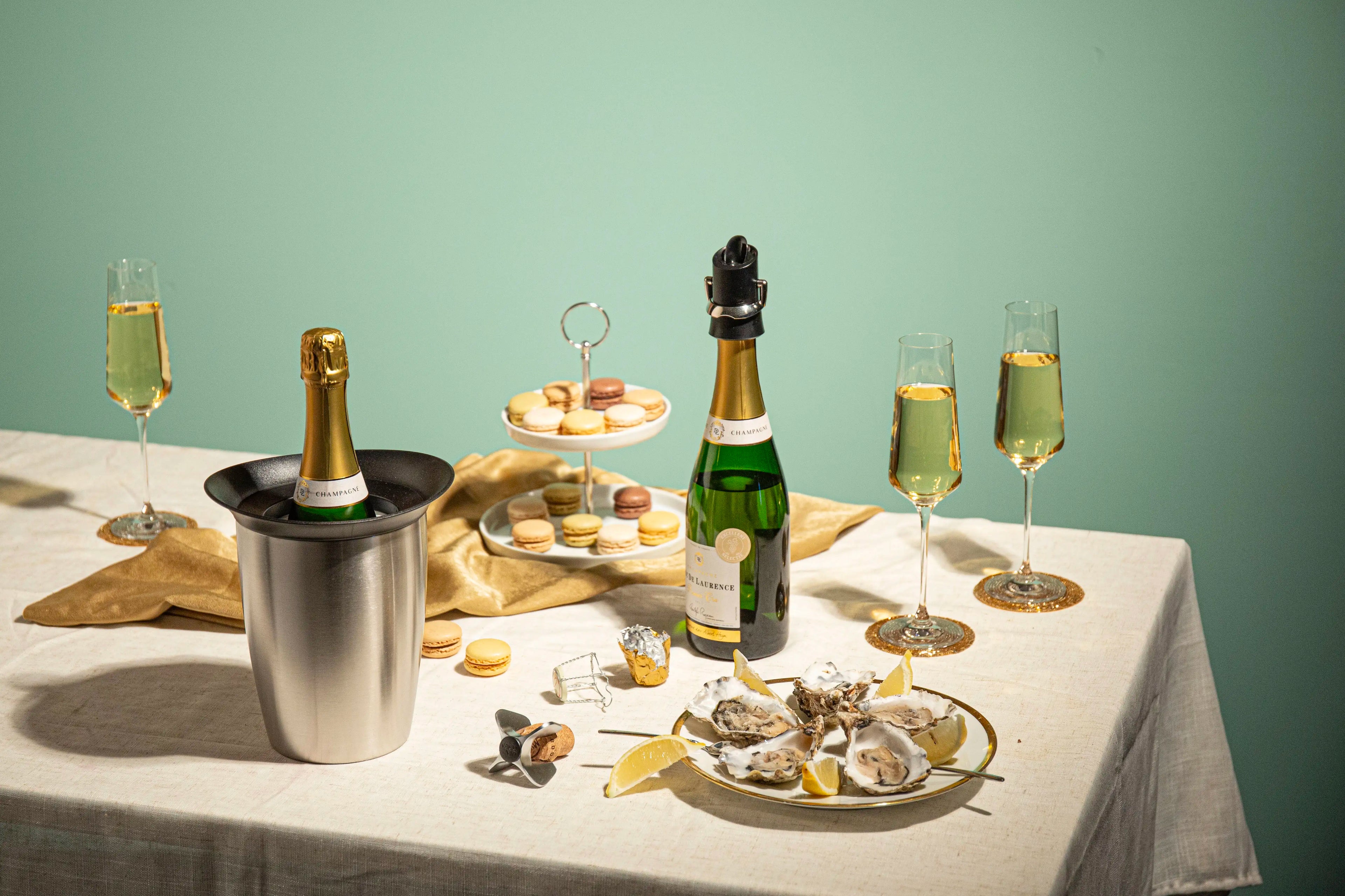 vacu vin champagne table and products
