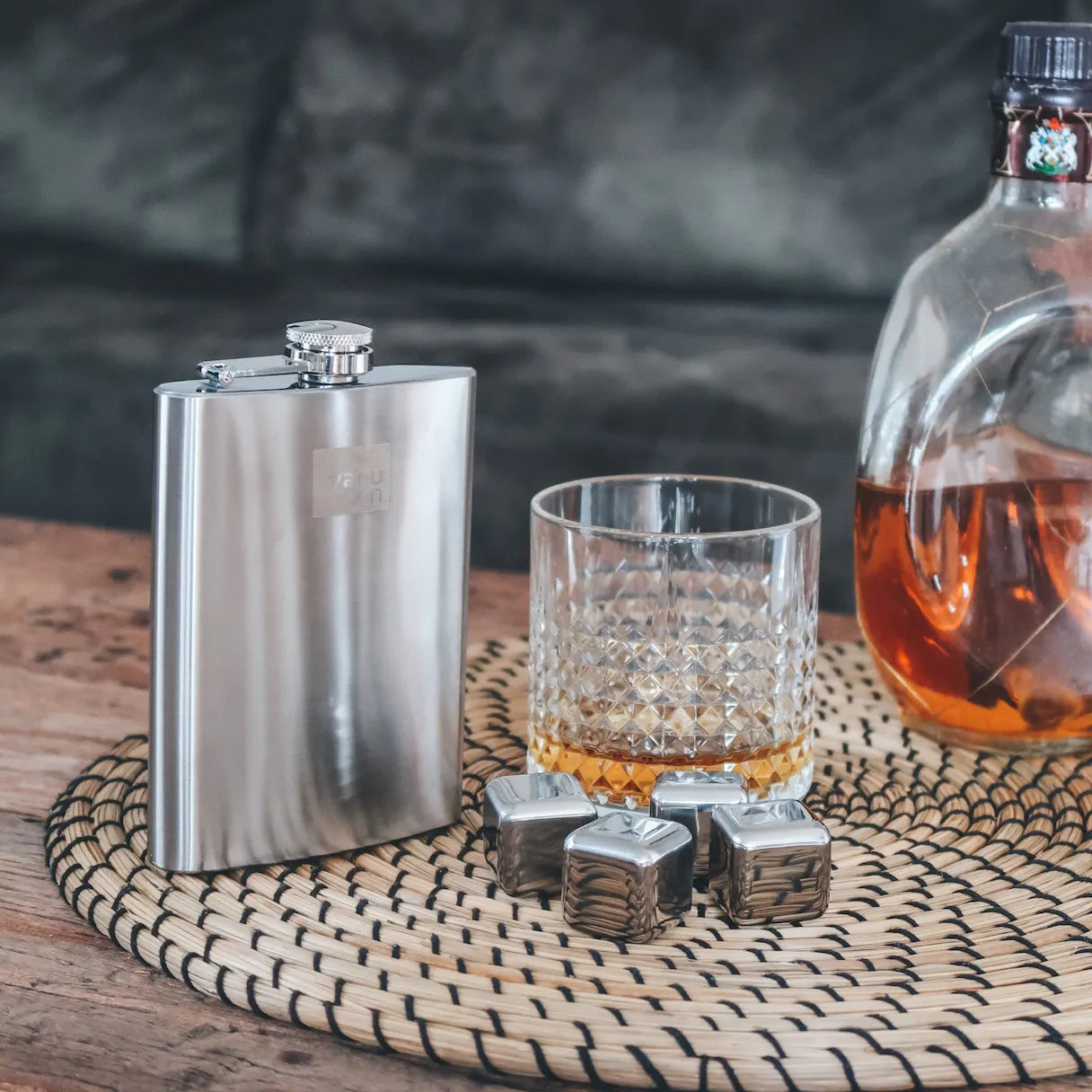 Vacu Vin Hip Flask and whiskeystones